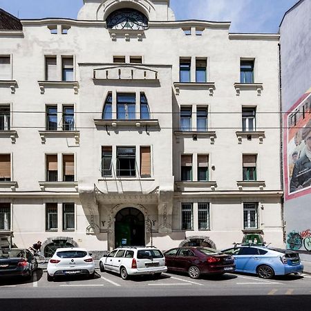 Апартаменты Hungarian Rebelian With Ac Будапешт Экстерьер фото