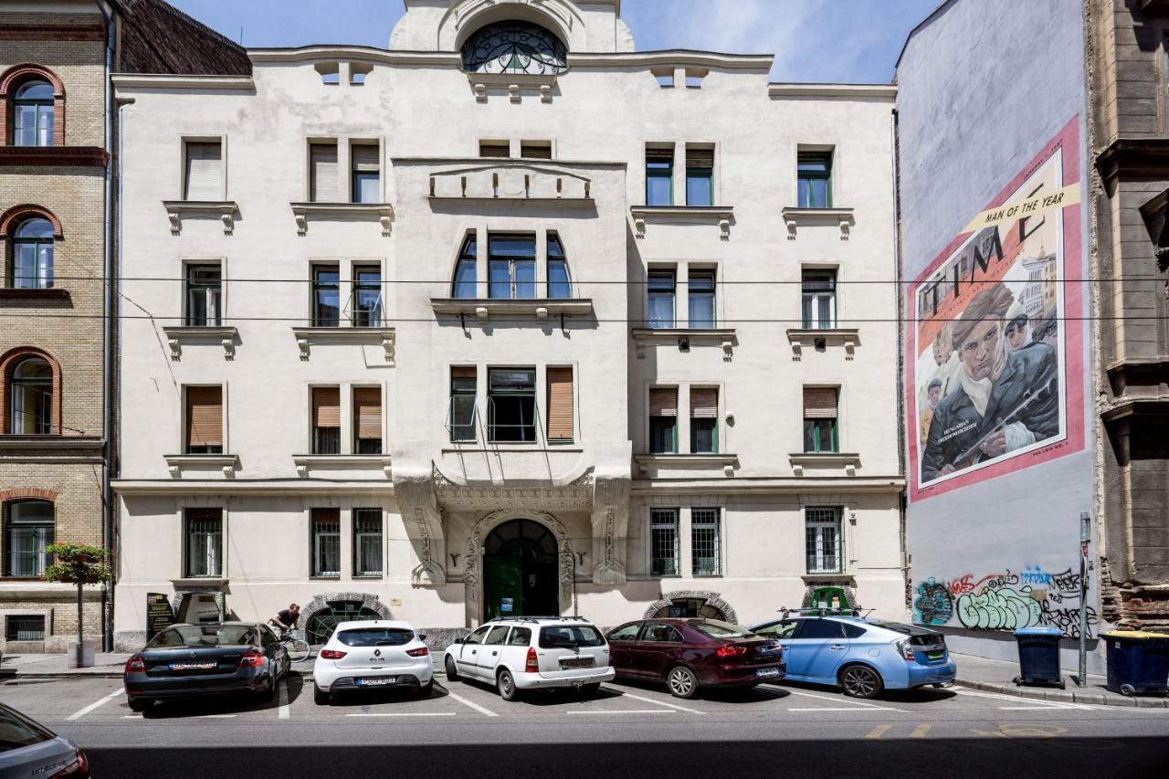 Апартаменты Hungarian Rebelian With Ac Будапешт Экстерьер фото